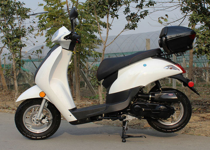 Loại ngang 50cc Xe tay ga công suất cao 2.5L Tiêu thụ dầu 4 thì