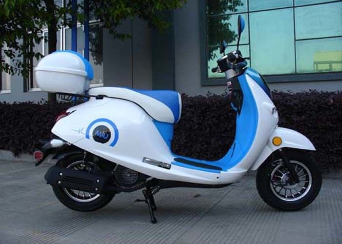 Xe tay ga mini 50cc màu trắng / xanh với hai gương chiếu hậu / Hộp phía sau