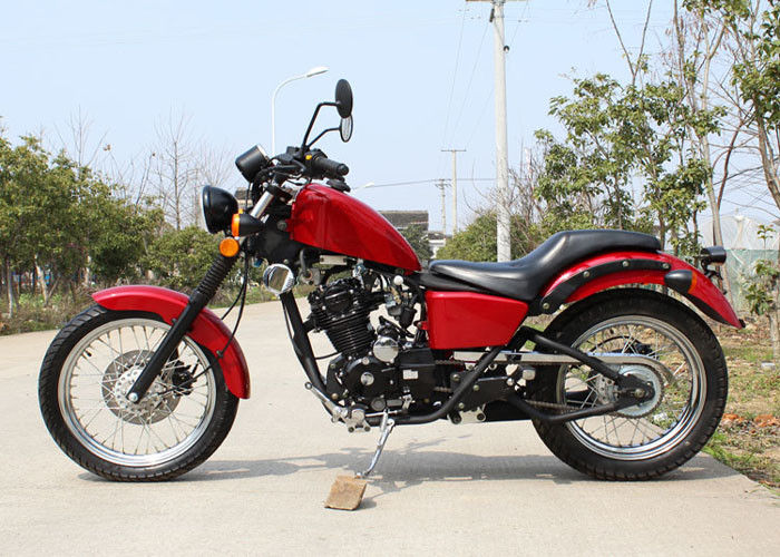Xe máy Chopper 250cc màu đỏ 90 km / H Tiêu thụ dầu thấp với 5 hộp số tay