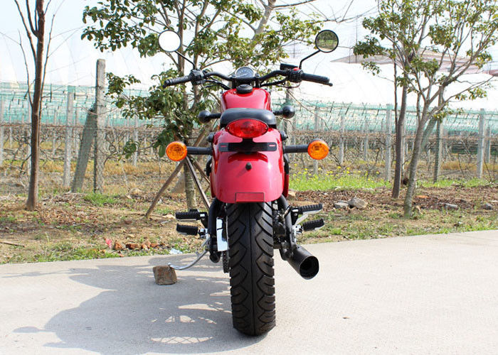Xe máy Chopper 250cc màu đỏ 90 km / H Tiêu thụ dầu thấp với 5 hộp số tay