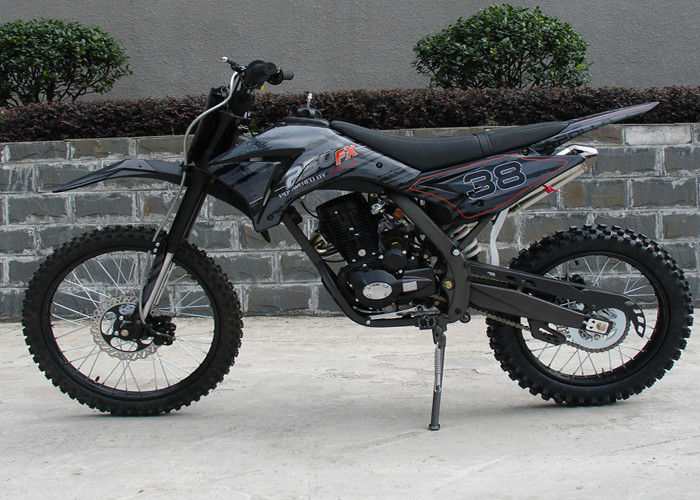 Xe đạp bụi bẩn phong cách Apollo 250cc màu đen với hộp số tay 8L Hộp số dầu