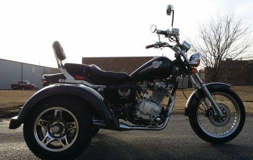 Xe tay ga 3 bánh làm mát bằng không khí 250cc với xi lanh đơn, hệ thống làm mát 4 thì