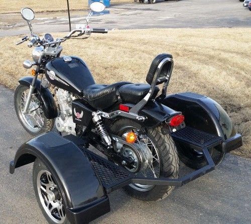 Xe tay ga 3 bánh làm mát bằng không khí 250cc với xi lanh đơn, hệ thống làm mát 4 thì