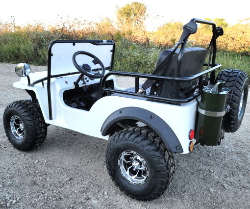 Xe chơi gôn Mini Gas màu trắng Phiên bản Jeep ELITE được nâng lên với vành tùy chỉnh và pháo sáng Fender