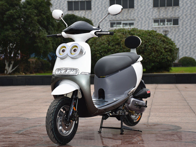 Làm mát bằng không khí 9.3hp / 7500rpm 12 