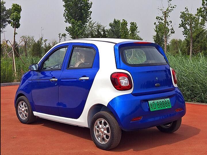 Xe golf 4 chỗ có động cơ 5kw Benz Smart Style 6v 220ah Với phạm vi 180 Km